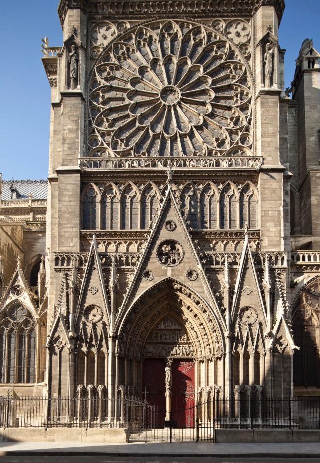 Notre Dame portail cloitre